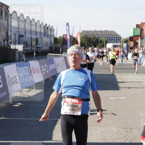 03.10.2025 - Köhlbrandbrückenlauf Jannik Wohlers http://msf.ph/oto/9069087 03.10.2025 13:13:37 Ziel 4065, 4324, 4448, 4461, 4580, 4595, 5147, 5908, 6116, 6363 meine-sportfotos.de