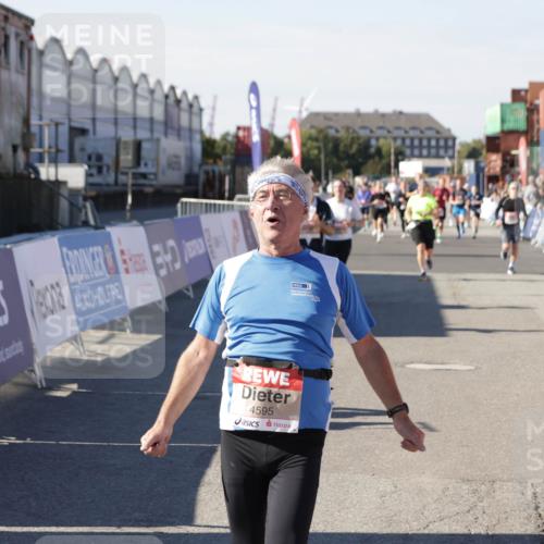03.10.2025 - Köhlbrandbrückenlauf Jannik Wohlers http://msf.ph/oto/9069093 03.10.2025 13:13:37 Ziel 4065, 4324, 4448, 4461, 4580, 4595, 5147, 5908, 6116, 6363 meine-sportfotos.de