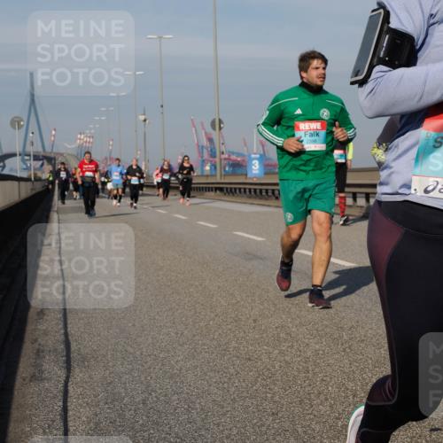 03.10.2025 - Köhlbrandbrückenlauf Fabian Wolf http://msf.ph/oto/9069095 03.10.2025 10:11:34 Position 3 3, 2398, 2265 meine-sportfotos.de