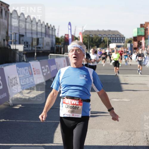 03.10.2025 - Köhlbrandbrückenlauf Jannik Wohlers http://msf.ph/oto/9069097 03.10.2025 13:13:37 Ziel 4065, 4324, 4448, 4461, 4580, 4595, 5147, 5908, 6116, 6363 meine-sportfotos.de