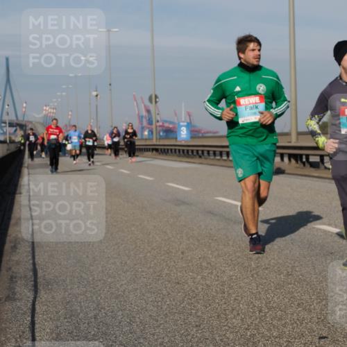 03.10.2025 - Köhlbrandbrückenlauf Fabian Wolf http://msf.ph/oto/9069103 03.10.2025 10:11:35 Position 3 2398, 3657 meine-sportfotos.de