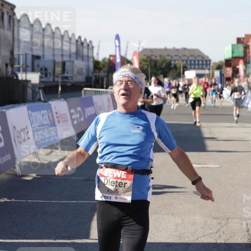 03.10.2025 - Köhlbrandbrückenlauf Jannik Wohlers http://msf.ph/oto/9069105 03.10.2025 13:13:37 Ziel 4065, 4324, 4448, 4461, 4580, 4595, 5147, 5908, 6116, 6363 meine-sportfotos.de
