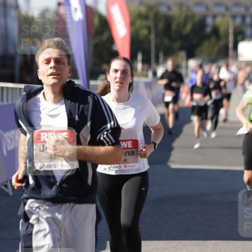 03.10.2025 - Köhlbrandbrückenlauf Jannik Wohlers http://msf.ph/oto/9069111 03.10.2025 13:13:39 Ziel 4065, 4461, 4580, 4595, 5147, 5886, 5908, 6116, 6363 meine-sportfotos.de