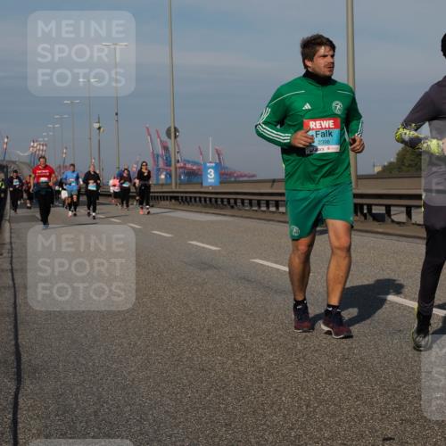 03.10.2025 - Köhlbrandbrückenlauf Fabian Wolf http://msf.ph/oto/9069116 03.10.2025 10:11:35 Position 3 2398, 3657 meine-sportfotos.de