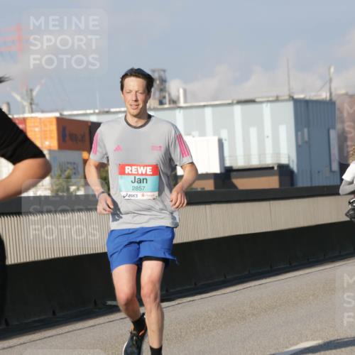 03.10.2025 - Köhlbrandbrückenlauf Jannik Wohlers http://msf.ph/oto/9069123 03.10.2025 09:48:15 Position 3 6, 2857 meine-sportfotos.de