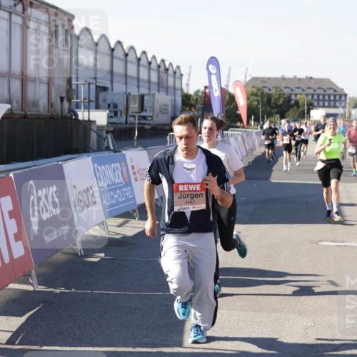 03.10.2025 - Köhlbrandbrückenlauf Jannik Wohlers http://msf.ph/oto/9069129 03.10.2025 13:13:40 Ziel 4065, 4461, 4580, 4595, 5147, 5802, 5884, 5886, 5908, 6116, 6363 meine-sportfotos.de