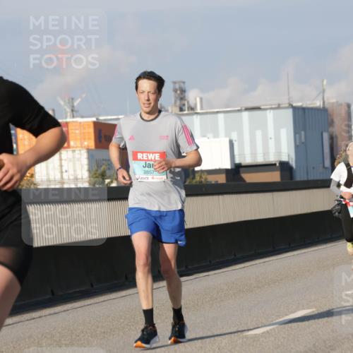03.10.2025 - Köhlbrandbrückenlauf Jannik Wohlers http://msf.ph/oto/9069131 03.10.2025 09:48:15 Position 3 3316, 2857 meine-sportfotos.de