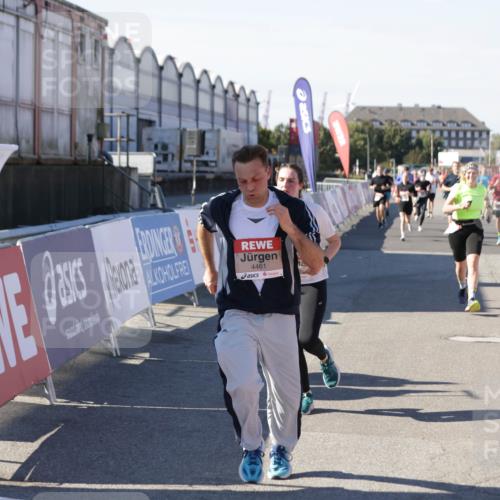 03.10.2025 - Köhlbrandbrückenlauf Jannik Wohlers http://msf.ph/oto/9069132 03.10.2025 13:13:40 Ziel 4065, 4461, 4580, 4595, 5147, 5802, 5884, 5886, 5908, 6116, 6363 meine-sportfotos.de