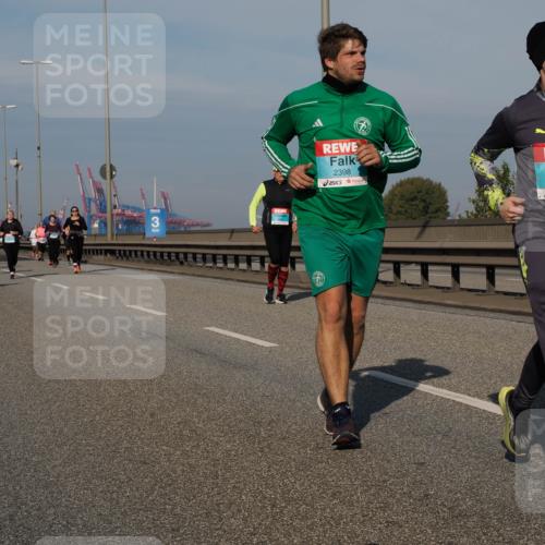 03.10.2025 - Köhlbrandbrückenlauf Fabian Wolf http://msf.ph/oto/9069134 03.10.2025 10:11:35 Position 3 2398, 3657 meine-sportfotos.de