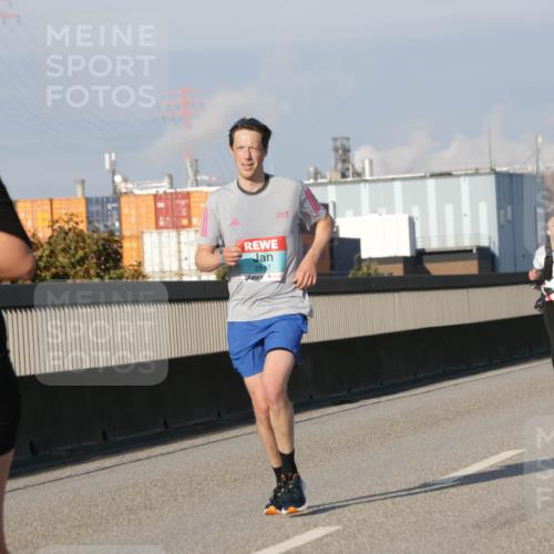 03.10.2025 - Köhlbrandbrückenlauf Jannik Wohlers http://msf.ph/oto/9069145 03.10.2025 09:48:16 Position 3 9316, 2857 meine-sportfotos.de