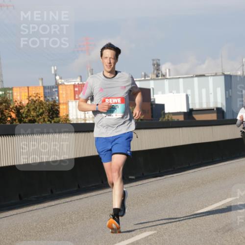 03.10.2025 - Köhlbrandbrückenlauf Jannik Wohlers http://msf.ph/oto/9069161 03.10.2025 09:48:16 Position 3 2857 meine-sportfotos.de