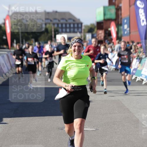 03.10.2025 - Köhlbrandbrückenlauf Jannik Wohlers http://msf.ph/oto/9069177 03.10.2025 13:13:42 Ziel 4348, 4461, 4580, 4595, 5147, 5802, 5884, 5886, 5908, 6116, 6363, 6366 meine-sportfotos.de