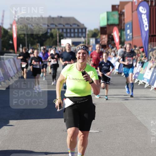 03.10.2025 - Köhlbrandbrückenlauf Jannik Wohlers http://msf.ph/oto/9069186 03.10.2025 13:13:42 Ziel 4348, 4461, 4580, 4595, 5147, 5802, 5884, 5886, 5908, 6116, 6363, 6366 meine-sportfotos.de