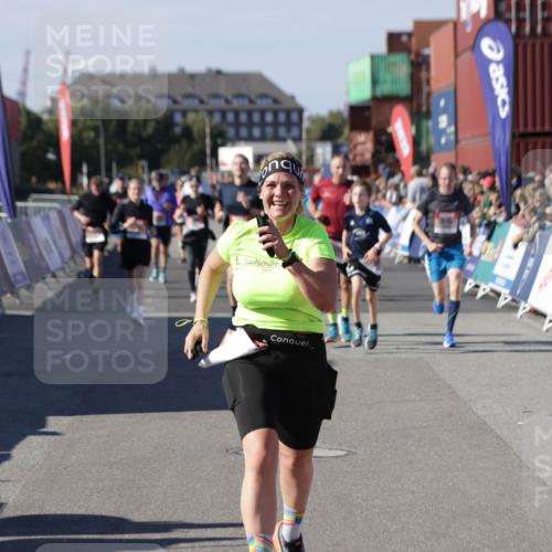 03.10.2025 - Köhlbrandbrückenlauf Jannik Wohlers http://msf.ph/oto/9069195 03.10.2025 13:13:43 Ziel 4348, 4461, 4595, 5147, 5802, 5884, 5886, 5908, 6116, 6363, 6366 meine-sportfotos.de