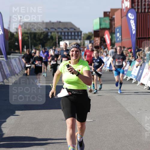 03.10.2025 - Köhlbrandbrückenlauf Jannik Wohlers http://msf.ph/oto/9069197 03.10.2025 13:13:43 Ziel 4348, 4461, 4595, 5147, 5802, 5884, 5886, 5908, 6116, 6363, 6366 meine-sportfotos.de