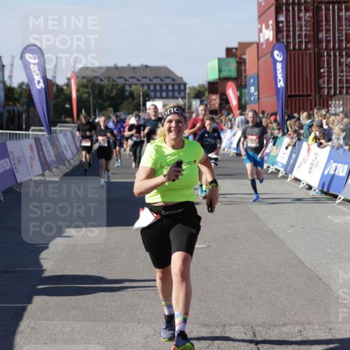 03.10.2025 - Köhlbrandbrückenlauf Jannik Wohlers http://msf.ph/oto/9069218 03.10.2025 13:13:43 Ziel 4348, 4461, 4595, 5147, 5802, 5884, 5886, 5908, 6116, 6363, 6366 meine-sportfotos.de