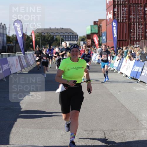 03.10.2025 - Köhlbrandbrückenlauf Jannik Wohlers http://msf.ph/oto/9069227 03.10.2025 13:13:43 Ziel 4348, 4461, 4595, 5147, 5802, 5884, 5886, 5908, 6116, 6363, 6366 meine-sportfotos.de