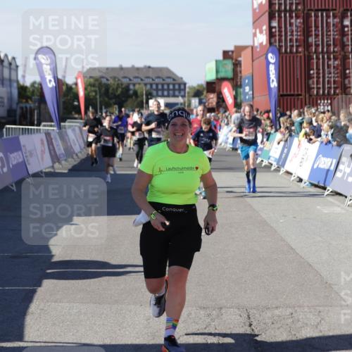 03.10.2025 - Köhlbrandbrückenlauf Jannik Wohlers http://msf.ph/oto/9069232 03.10.2025 13:13:43 Ziel 4348, 4461, 4595, 5147, 5802, 5884, 5886, 5908, 6116, 6363, 6366 meine-sportfotos.de