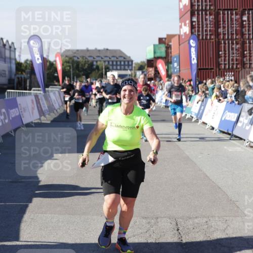 03.10.2025 - Köhlbrandbrückenlauf Jannik Wohlers http://msf.ph/oto/9069238 03.10.2025 13:13:43 Ziel 4348, 4461, 4595, 5147, 5802, 5884, 5886, 5908, 6116, 6363, 6366 meine-sportfotos.de