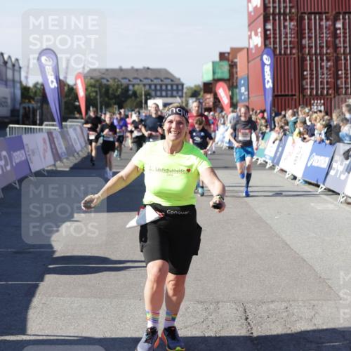 03.10.2025 - Köhlbrandbrückenlauf Jannik Wohlers http://msf.ph/oto/9069242 03.10.2025 13:13:43 Ziel 4348, 4461, 4595, 5147, 5802, 5884, 5886, 5908, 6116, 6363, 6366 meine-sportfotos.de