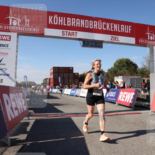 03.10.2025 - Köhlbrandbrückenlauf Lena Gebhardt http://msf.ph/oto/9069246 03.10.2025 13:34:15 Ziel 4438, 4674, 5207, 5221, 5593, 6095, 6574 meine-sportfotos.de