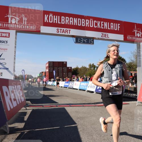 03.10.2025 - Köhlbrandbrückenlauf Lena Gebhardt http://msf.ph/oto/9069252 03.10.2025 13:34:15 Ziel 4438, 4674, 5207, 5221, 5593, 6095, 6574 meine-sportfotos.de