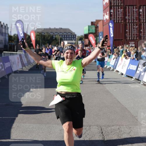 03.10.2025 - Köhlbrandbrückenlauf Jannik Wohlers http://msf.ph/oto/9069258 03.10.2025 13:13:43 Ziel 4348, 4461, 4595, 5147, 5802, 5884, 5886, 5908, 6116, 6363, 6366 meine-sportfotos.de
