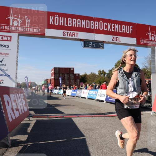 03.10.2025 - Köhlbrandbrückenlauf Lena Gebhardt http://msf.ph/oto/9069259 03.10.2025 13:34:15 Ziel 4438, 4674, 5207, 5221, 5593, 6095, 6574 meine-sportfotos.de