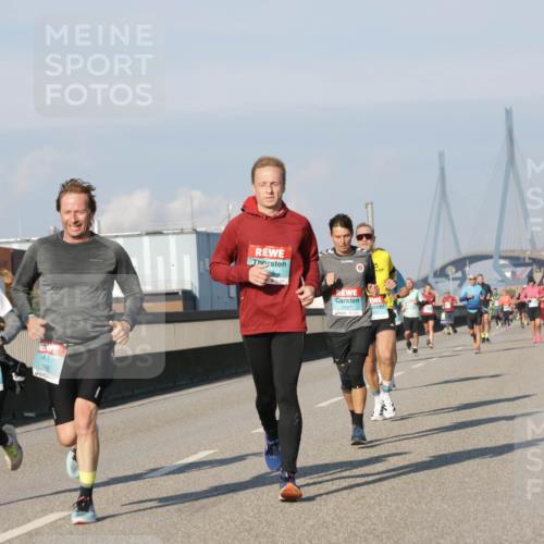 03.10.2025 - Köhlbrandbrückenlauf Jannik Wohlers http://msf.ph/oto/9069263 03.10.2025 09:48:20 Position 3 3165, 2587 meine-sportfotos.de