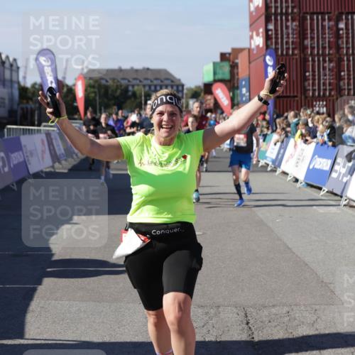 03.10.2025 - Köhlbrandbrückenlauf Jannik Wohlers http://msf.ph/oto/9069269 03.10.2025 13:13:44 Ziel 4348, 4461, 4595, 4642, 5802, 5884, 5886, 5908, 6116, 6363, 6366, 6488 meine-sportfotos.de