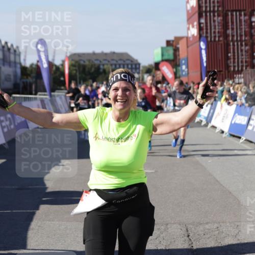03.10.2025 - Köhlbrandbrückenlauf Jannik Wohlers http://msf.ph/oto/9069287 03.10.2025 13:13:44 Ziel 4348, 4461, 4595, 4642, 5802, 5884, 5886, 5908, 6116, 6363, 6366, 6488 meine-sportfotos.de