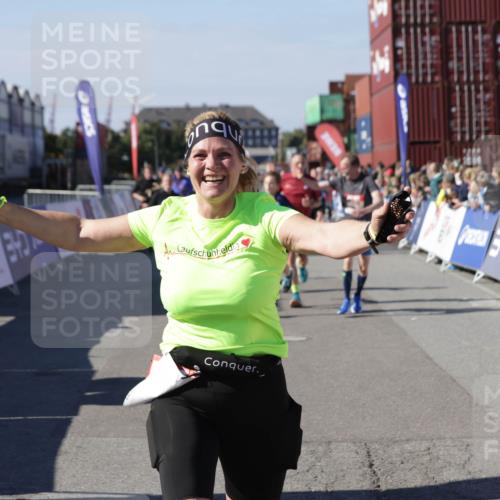 03.10.2025 - Köhlbrandbrückenlauf Jannik Wohlers http://msf.ph/oto/9069296 03.10.2025 13:13:44 Ziel 4348, 4461, 4595, 4642, 5802, 5884, 5886, 5908, 6116, 6363, 6366, 6488 meine-sportfotos.de
