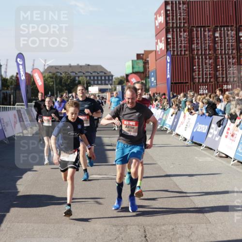 03.10.2025 - Köhlbrandbrückenlauf Jannik Wohlers http://msf.ph/oto/9069311 03.10.2025 13:13:46 Ziel 4348, 4461, 4522, 4642, 5640, 5802, 5884, 5886, 5908, 6116, 6228, 6363, 6366, 6487, 6488, 6604 meine-sportfotos.de