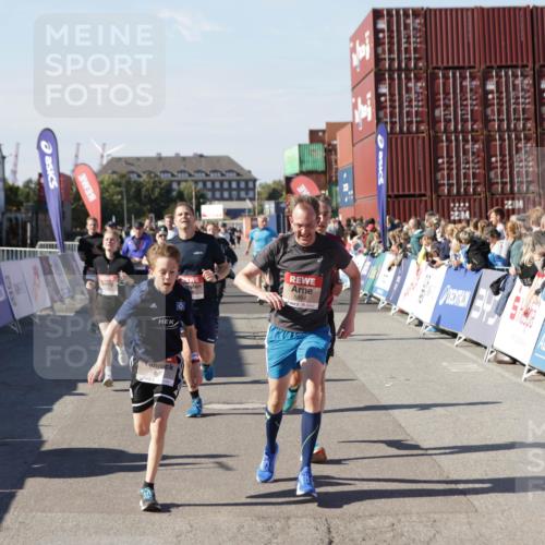 03.10.2025 - Köhlbrandbrückenlauf Jannik Wohlers http://msf.ph/oto/9069312 03.10.2025 13:13:46 Ziel 4348, 4461, 4522, 4642, 5640, 5802, 5884, 5886, 5908, 6116, 6228, 6363, 6366, 6487, 6488, 6604 meine-sportfotos.de