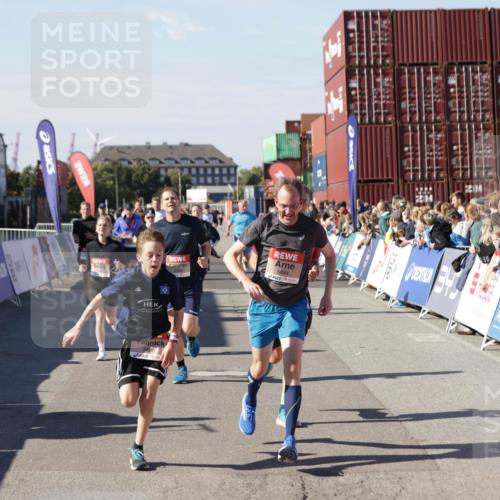 03.10.2025 - Köhlbrandbrückenlauf Jannik Wohlers http://msf.ph/oto/9069316 03.10.2025 13:13:46 Ziel 4348, 4461, 4522, 4642, 5640, 5802, 5884, 5886, 5908, 6116, 6228, 6363, 6366, 6487, 6488, 6604 meine-sportfotos.de