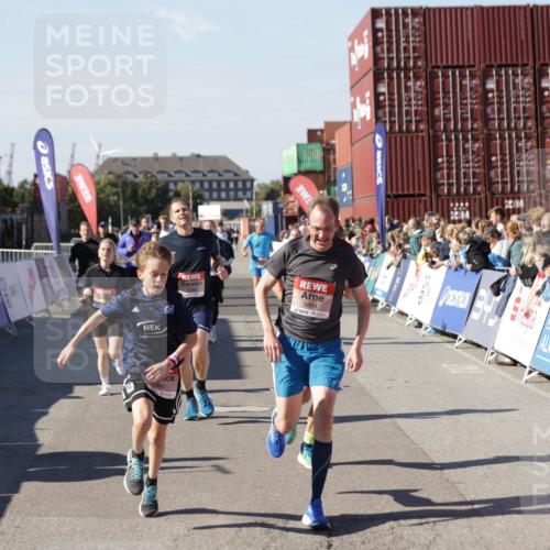 03.10.2025 - Köhlbrandbrückenlauf Jannik Wohlers http://msf.ph/oto/9069318 03.10.2025 13:13:46 Ziel 4348, 4461, 4522, 4642, 5640, 5802, 5884, 5886, 5908, 6116, 6228, 6363, 6366, 6487, 6488, 6604 meine-sportfotos.de