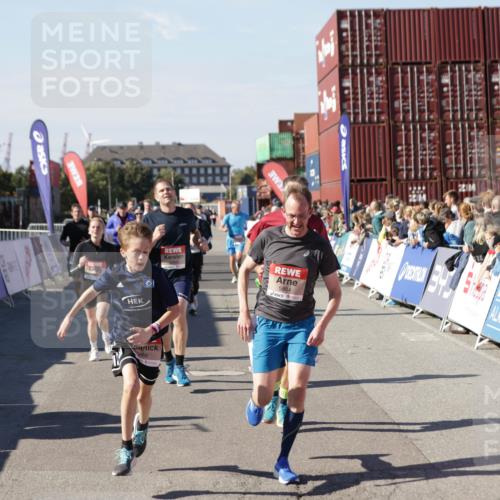 03.10.2025 - Köhlbrandbrückenlauf Jannik Wohlers http://msf.ph/oto/9069322 03.10.2025 13:13:46 Ziel 4348, 4461, 4522, 4642, 5640, 5802, 5884, 5886, 5908, 6116, 6228, 6363, 6366, 6487, 6488, 6604 meine-sportfotos.de