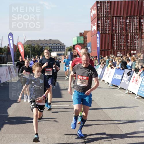 03.10.2025 - Köhlbrandbrückenlauf Jannik Wohlers http://msf.ph/oto/9069324 03.10.2025 13:13:46 Ziel 4348, 4461, 4522, 4642, 5640, 5802, 5884, 5886, 5908, 6116, 6228, 6363, 6366, 6487, 6488, 6604 meine-sportfotos.de