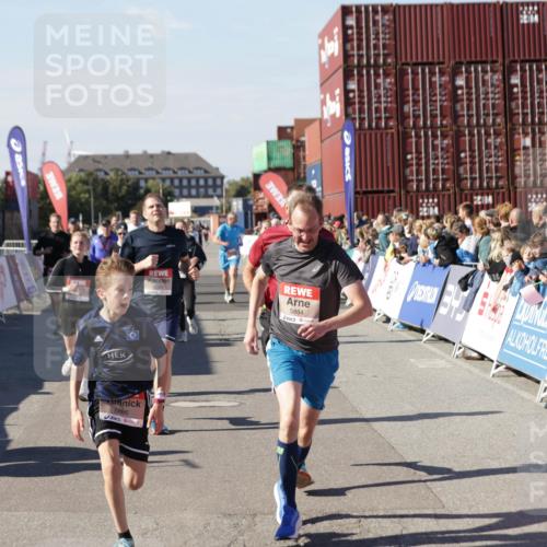 03.10.2025 - Köhlbrandbrückenlauf Jannik Wohlers http://msf.ph/oto/9069327 03.10.2025 13:13:46 Ziel 4348, 4461, 4522, 4642, 5640, 5802, 5884, 5886, 5908, 6116, 6228, 6363, 6366, 6487, 6488, 6604 meine-sportfotos.de
