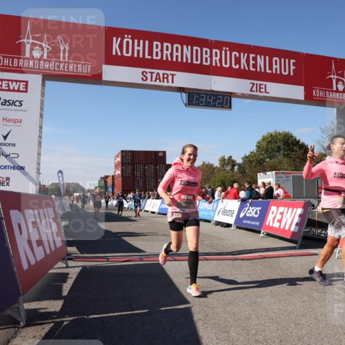 03.10.2025 - Köhlbrandbrückenlauf Lena Gebhardt http://msf.ph/oto/9069328 03.10.2025 13:34:21 Ziel 4674, 5207, 5221, 5437, 5593, 5693, 5695, 6574 meine-sportfotos.de