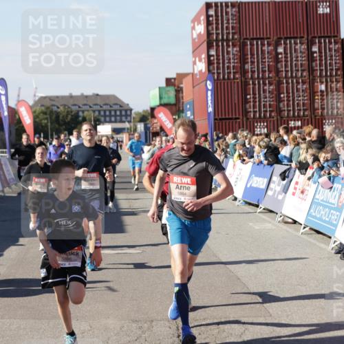 03.10.2025 - Köhlbrandbrückenlauf Jannik Wohlers http://msf.ph/oto/9069329 03.10.2025 13:13:46 Ziel 4348, 4461, 4522, 4642, 5640, 5802, 5884, 5886, 5908, 6116, 6228, 6363, 6366, 6487, 6488, 6604 meine-sportfotos.de