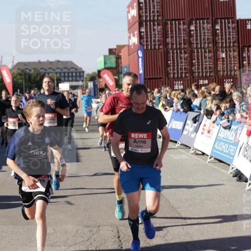 03.10.2025 - Köhlbrandbrückenlauf Jannik Wohlers http://msf.ph/oto/9069341 03.10.2025 13:13:46 Ziel 4348, 4461, 4522, 4642, 5640, 5802, 5884, 5886, 5908, 6116, 6228, 6363, 6366, 6487, 6488, 6604 meine-sportfotos.de