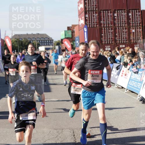 03.10.2025 - Köhlbrandbrückenlauf Jannik Wohlers http://msf.ph/oto/9069343 03.10.2025 13:13:46 Ziel 4348, 4461, 4522, 4642, 5640, 5802, 5884, 5886, 5908, 6116, 6228, 6363, 6366, 6487, 6488, 6604 meine-sportfotos.de