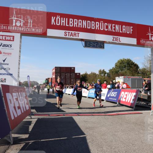 03.10.2025 - Köhlbrandbrückenlauf Lena Gebhardt http://msf.ph/oto/9069344 03.10.2025 13:34:25 Ziel 4674, 4702, 4754, 5207, 5221, 5437, 5693, 5695 meine-sportfotos.de