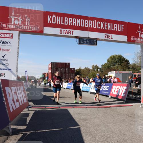 03.10.2025 - Köhlbrandbrückenlauf Lena Gebhardt http://msf.ph/oto/9069350 03.10.2025 13:34:25 Ziel 4674, 4702, 4754, 5207, 5221, 5437, 5693, 5695 meine-sportfotos.de