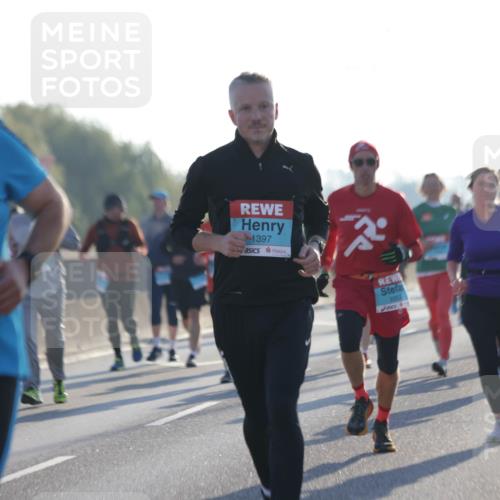 03.10.2025 - Köhlbrandbrückenlauf Jannik Wohlers http://msf.ph/oto/9069352 03.10.2025 09:16:59 Position 3 1642, 1397, 3, 3353 meine-sportfotos.de