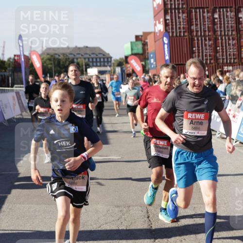 03.10.2025 - Köhlbrandbrückenlauf Jannik Wohlers http://msf.ph/oto/9069354 03.10.2025 13:13:47 Ziel 4348, 4461, 4522, 4642, 5078, 5640, 5802, 5884, 5886, 5908, 6116, 6125, 6227, 6228, 6363, 6366, 6487, 6488, 6604 meine-sportfotos.de