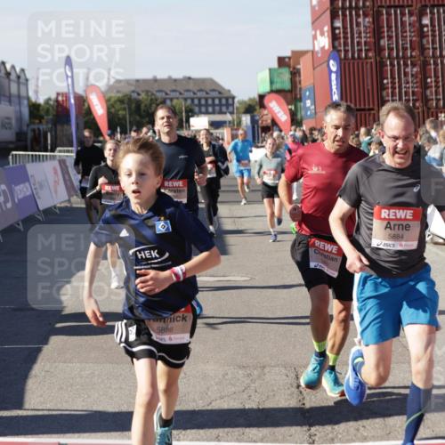 03.10.2025 - Köhlbrandbrückenlauf Jannik Wohlers http://msf.ph/oto/9069356 03.10.2025 13:13:47 Ziel 4348, 4461, 4522, 4642, 5078, 5640, 5802, 5884, 5886, 5908, 6116, 6125, 6227, 6228, 6363, 6366, 6487, 6488, 6604 meine-sportfotos.de