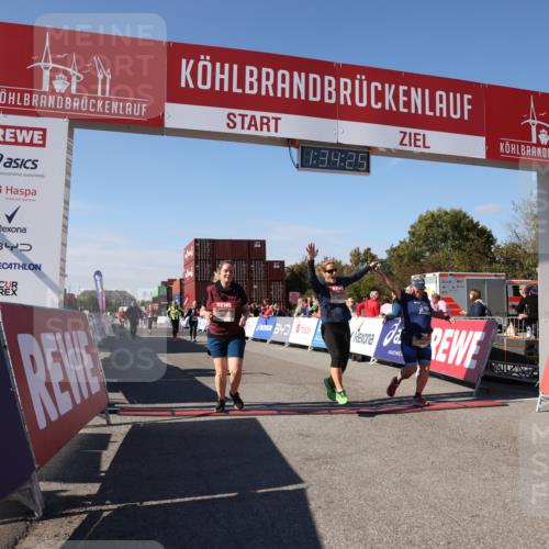 03.10.2025 - Köhlbrandbrückenlauf Lena Gebhardt http://msf.ph/oto/9069357 03.10.2025 13:34:25 Ziel 4674, 4702, 4754, 5207, 5221, 5437, 5693, 5695 meine-sportfotos.de