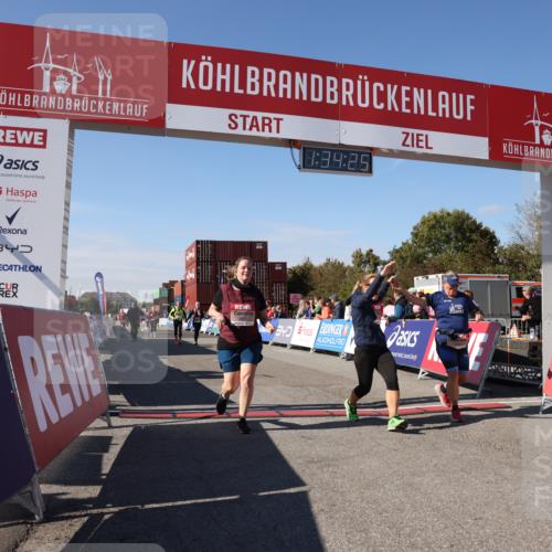 03.10.2025 - Köhlbrandbrückenlauf Lena Gebhardt http://msf.ph/oto/9069364 03.10.2025 13:34:26 Ziel 4674, 4702, 4754, 5207, 5221, 5437, 5693, 5695 meine-sportfotos.de